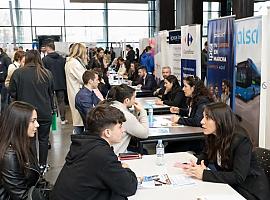 Asturias mueve ficha contra el paro juvenil: 230 jóvenes se sientan cara a cara con empresas que buscan contratar ya