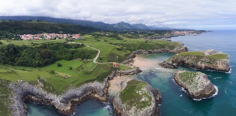 Llanes, el pueblo asturiano que National Geographic ha coronado como el mejor destino de playa de España