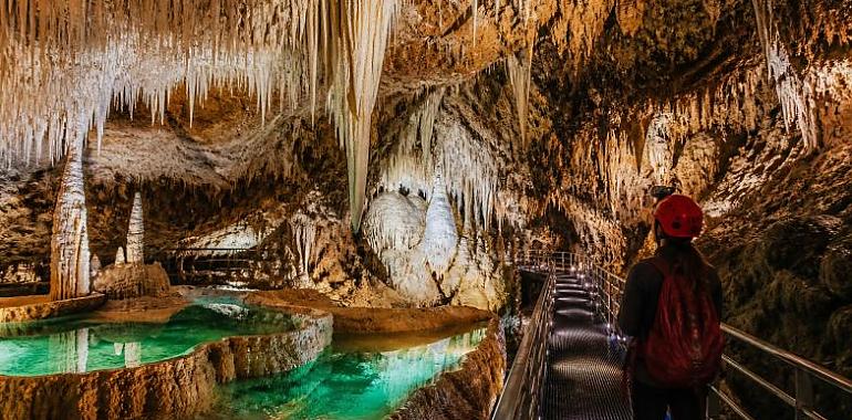 El Soplao: la cueva que parece de otro planeta y que puedes visitar desde solo 12 euros