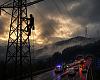 Muere un trabajador en una torre de alta tensión en la A-66 junto al Padrún y provoca retenciones en la autopista