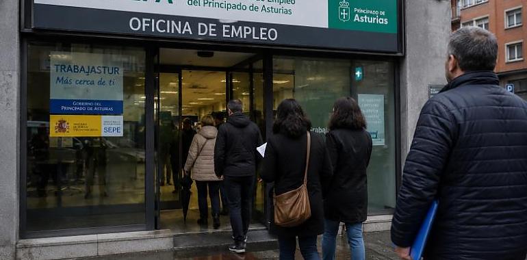 Asturias se sube a la ola del empleo: el paro cae con fuerza gracias a la Semana Santa, pero aparecen dudas sobre la estabilidad laboral