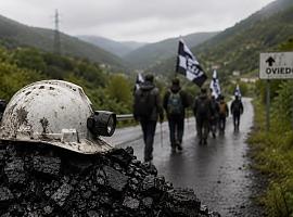 Los mineros de Mina Miura emprenden una marcha desesperada de 160 kilómetros hasta Oviedo tras un año sin cobrar: “No queremos limosna, queremos trabajar”