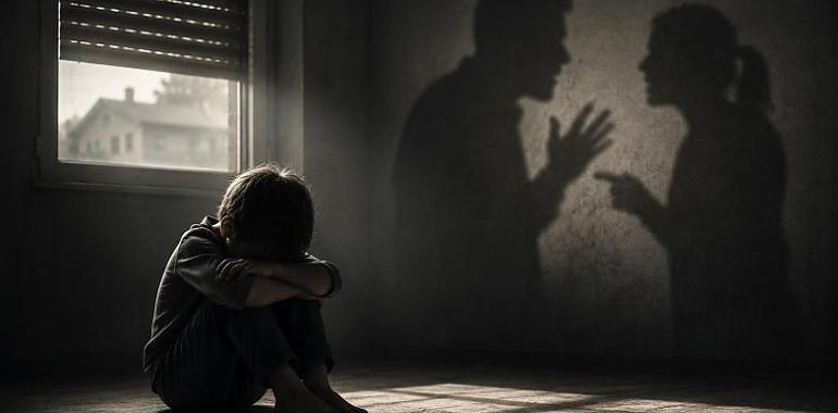 Condenados los padres de la “casa de los horrores” de Oviedo: casi cuatro años aislando a sus hijos entre basura, oscuridad y miedo enfermizo al exterior