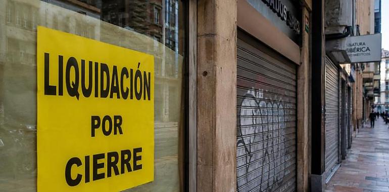 Asturias se queda sin escaparates: el pequeño comercio vive su peor crisis mientras las persianas bajan una tras otra