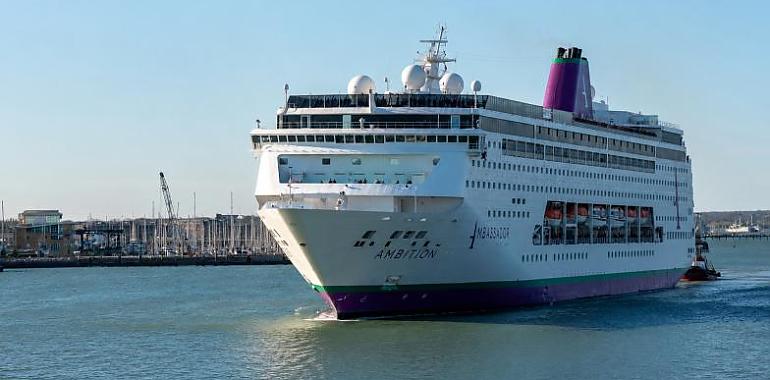 El crucero bloqueado por gastroenteritis en Burdeos mantiene en vilo su llegada a Gijón: alarma sanitaria y dudas sobre el impacto en el sector