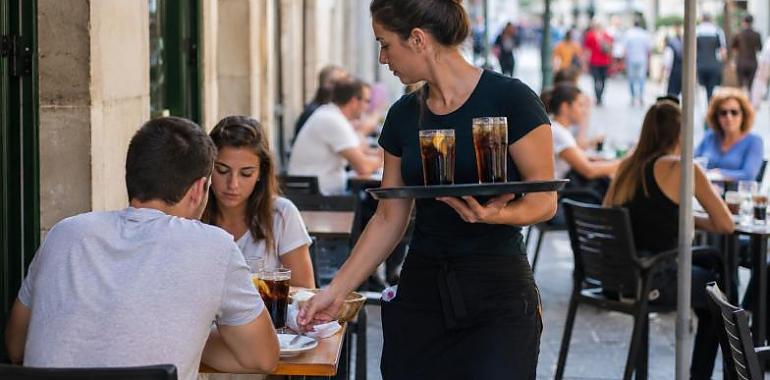 Asturias ya trabaja sobre todo sirviendo: ocho de cada diez contratos nacen en el sector servicios