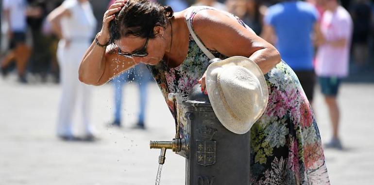 Asturias en zona roja por calor: 37 concejos bajo alerta sanitaria y los colegios preparados para suspender clases si la situación se agrava