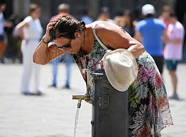Asturias en zona roja por calor: 37 concejos bajo alerta sanitaria y los colegios preparados para suspender clases si la situación se agrava