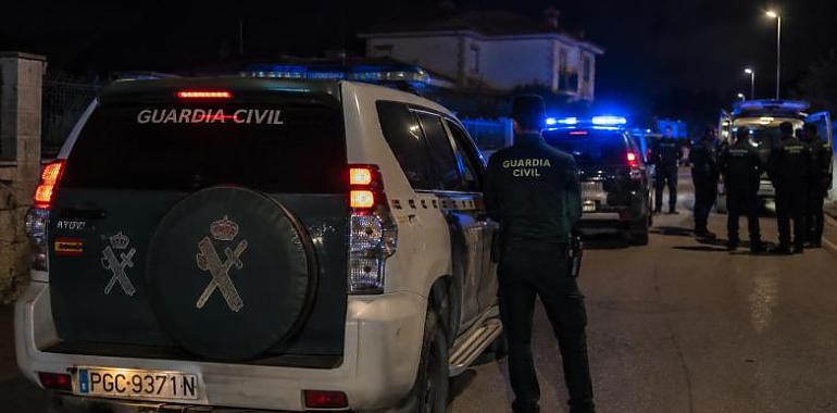 Una noche de miedo en Piedras Blancas: amenaza a su padre con un cuchillo, se atrinchera en casa y obliga a desplegar a la Guardia Civil