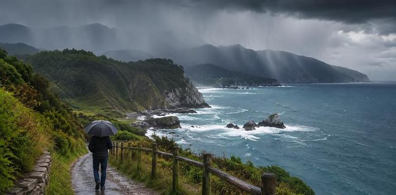 Asturias cambia el bochorno por paraguas: llegan días más frescos, lluvia cantábrica y riesgo de tormentas en la montaña