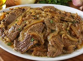 Recetas de una abuela asturiana: Hígado de ternera encebollado (pa comer con fundamento y mojar pan sin vergüenza)
