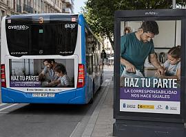 Avilés llama a los hombres a “hacer su parte”: la campaña que quiere cambiar el reparto de las tareas del hogar y los cuidados