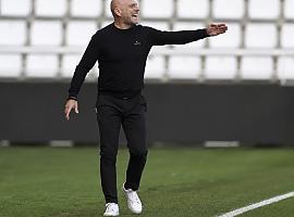El Real Oviedo elige a Julián Calero para levantarse: un entrenador de barro, ascenso y carácter para reconstruir el sueño azul