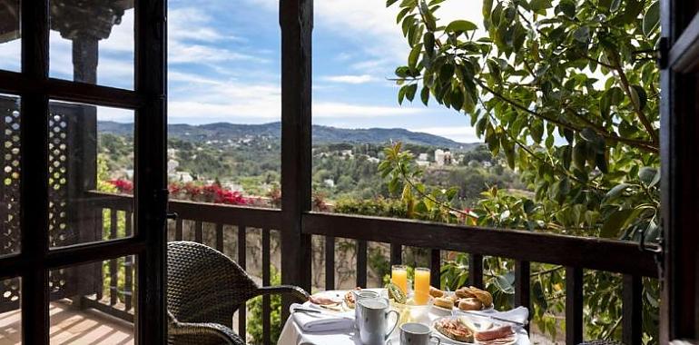Dormir en un castillo sobre el Ebro desde 62 euros: una escapada al Parador de Tortosa para reconciliarse con Cataluña
