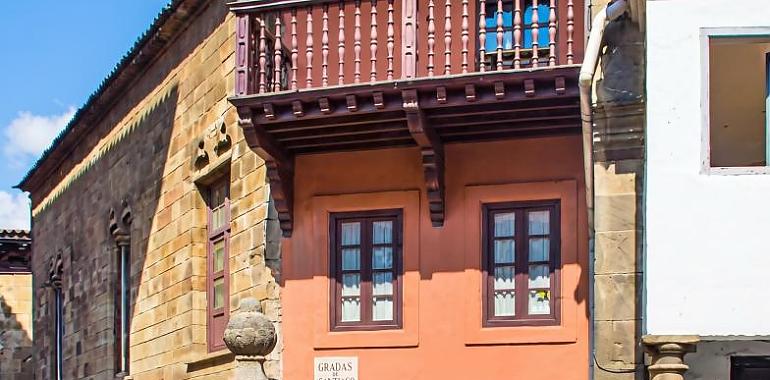 El viaje que vuelve a Asturias cien años después: arquitectos de Barcelona rastrean en Cangas de Onís el origen asturiano del Pueblo Español