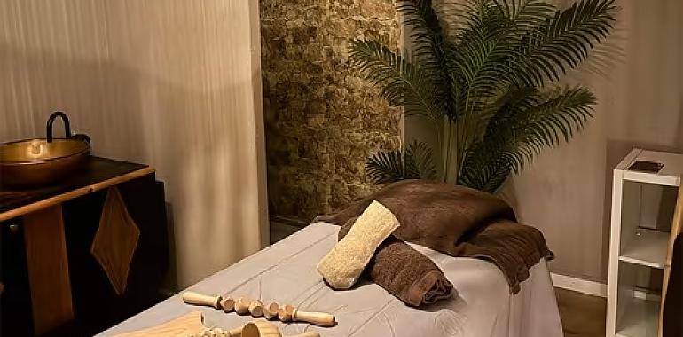 Un masaje en pareja con jacuzzi en Barcelona: 50 minutos para parar el mundo y volver a mirarse sin prisas