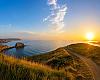 Asturias despierta frente a La Ladrona: el amanecer que convierte la costa de Castrillón en una postal imposible