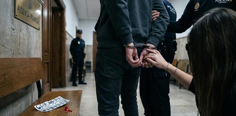El silencio que condena: Dos años y medio de cárcel por contagiar el VIH a su novia de 16 años tras abandonar su tratamiento