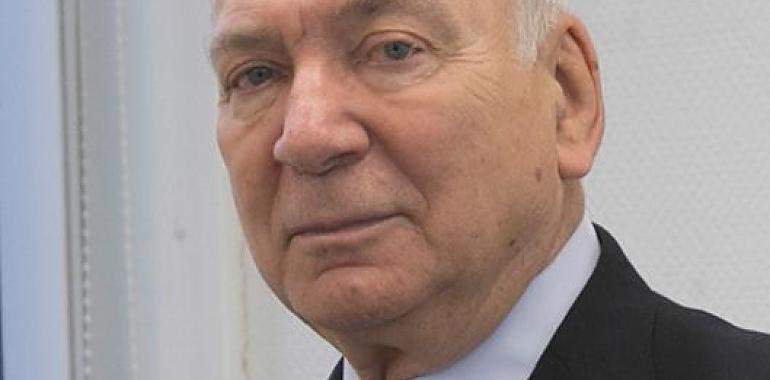 Del salón de baile de Anleo al Mérito Civil: el Rey distingue a Francisco Rodríguez, el asturiano que levantó Reny Picot