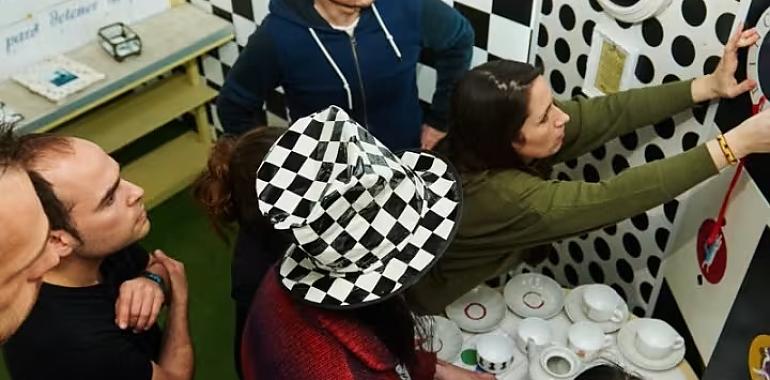 Alicia, el Sombrerero y un reloj desaparecido: el escape room más disparatado de Barcelona