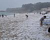 Asturias pasó del bochorno al pedrisco en horas: casi 34 grados, 400 rayos por hora y granizo en las playas de Llanes