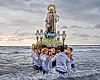 Salinas lleva hoy a su Patrona hasta el Cantábrico: fe, tambores y el esperado “baño” de la Virgen del Carmen