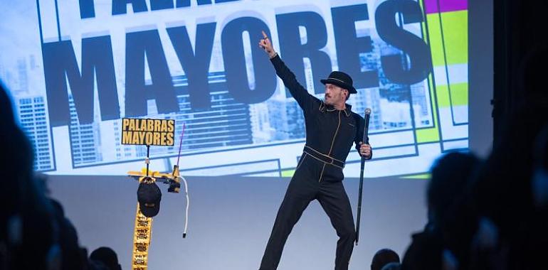 Álex O’Dogherty pierde la medida en la Gran Vía: humor, música e improvisación con un 25 % de descuento