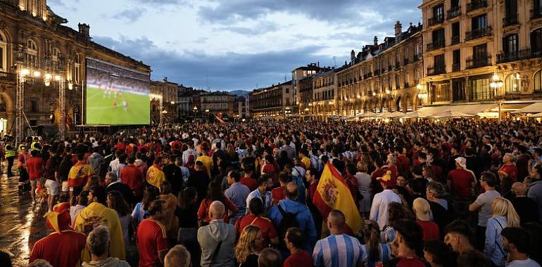 Asturias contiene la respiración: miles de personas toman las calles para empujar a España hacia la segunda estrella
