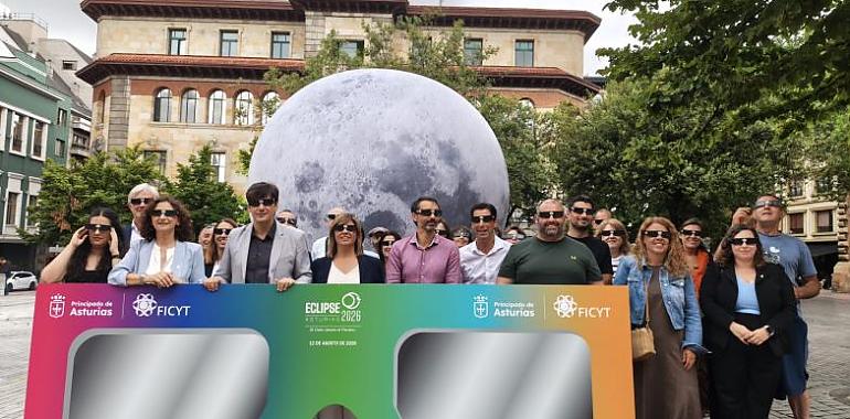 Asturias reparte 52.500 gafas para el eclipse: dónde conseguirlas y cómo comprobar que son seguras