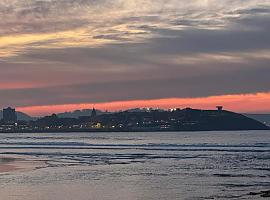 Gijón al amanecer: la ciudad vacía que descubren cada día Alberto y Rua