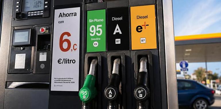 El sablazo del 1 de agosto: llenar el depósito cuesta desde hoy hasta tres euros más en Asturias