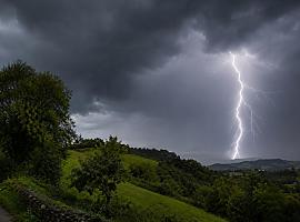 Tres vaguadas amenazan con una semana de tormentas en España: Asturias afronta chubascos, descenso térmico y riesgo puntual en la Cordillera