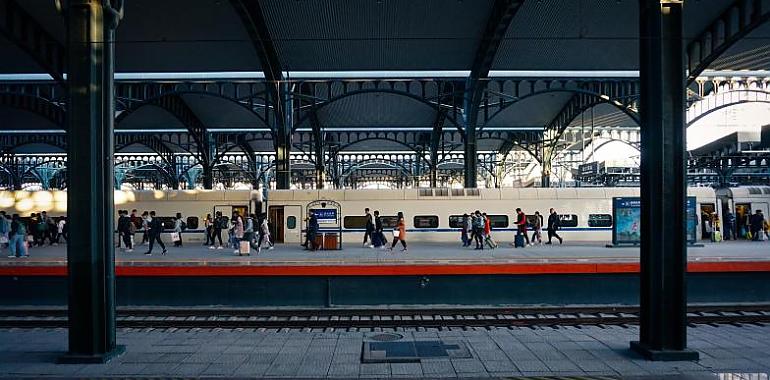 Una persona resulta herida tras ser atropellada por un tren en la estación de Llamaquique, en Oviedo