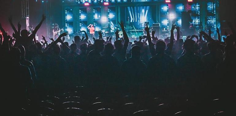 Arriondas convierte el Riverland Fest en uno de los grandes focos musicales de Asturias