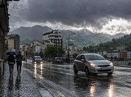 Asturias activa esta tarde el aviso amarillo por lluvias: hasta 15 litros en una hora en el centro y las Cuencas