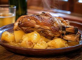 Recetas de una abuela asturiana: Codillo con sidrina, patatines y paciencia (que les coses bones nun se faen corriendo)