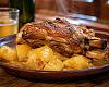 Recetas de una abuela asturiana: Codillo con sidrina, patatines y paciencia (que les coses bones nun se faen corriendo)