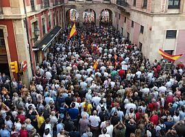 Asturias desborda las plazas por Ceuta: 6.500 personas en Oviedo, Gijón dividido entre dos protestas y la crisis salta hoy al Congreso