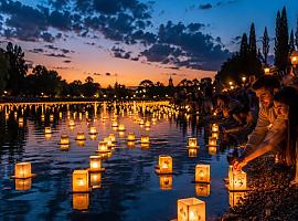 Madrid se llena de luz: miles de farolillos sobre el agua convertirán el Parque Juan Carlos I en una noche casi mágica
