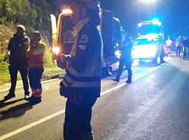 Dos jóvenes de 23 años mueren de madrugada en Degaña tras volcar su coche y quedar atrapados en una zona boscosa