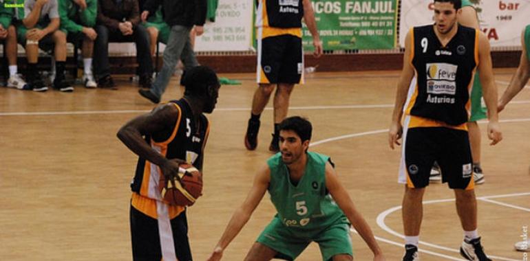 El Oviedo Baloncesto se impone al Barça y comerá el turrón con tranquilidad