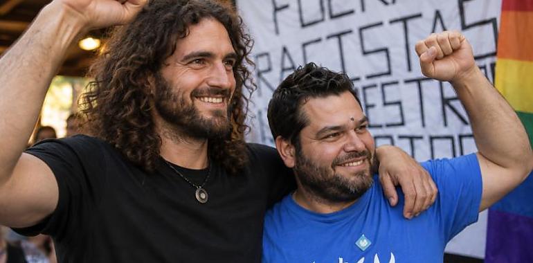 Oviedo responde a la agresión de San Mateo: miles de personas llenan la plaza de la Catedral