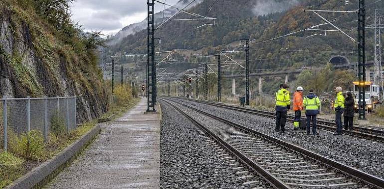 Cinco horas parados a las puertas de Pajares: qué falló en el AVE a Madrid y por qué el incidente va mucho más allá de un retraso