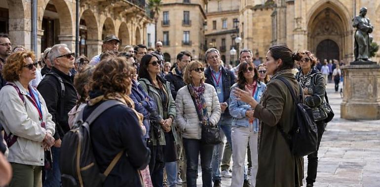 Asturias pone freno a los grandes grupos turísticos: máximo 30 personas y adiós a los megáfonos