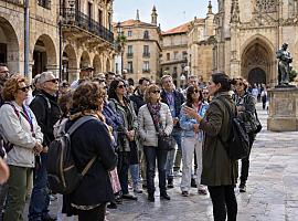 Asturias pone freno a los grandes grupos turísticos: máximo 30 personas y adiós a los megáfonos
