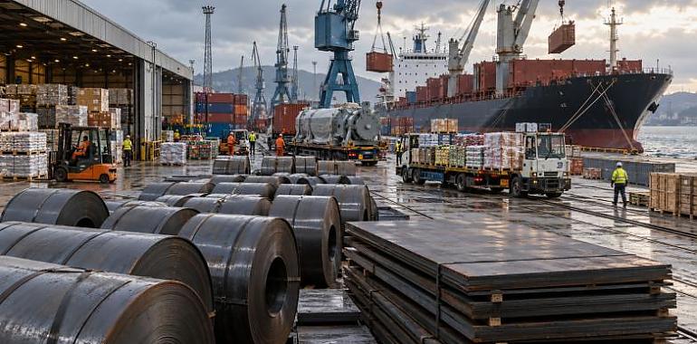 El acero enfría las exportaciones asturianas: 220 millones menos mientras emerge una economía que vende cada vez más cosas al mundo