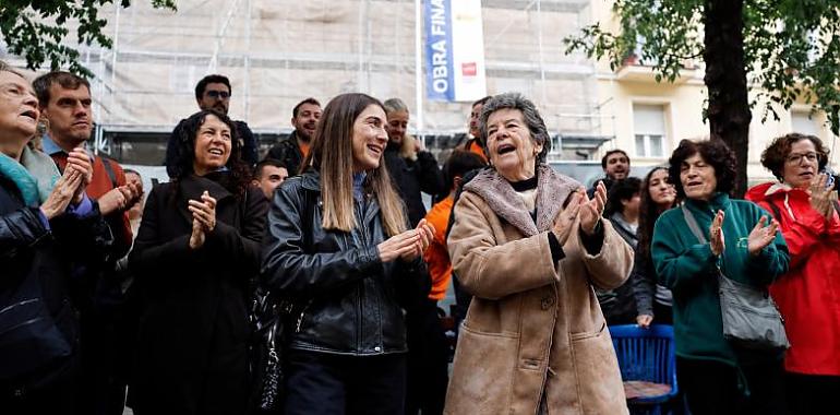 Mari Carmen podrá volver a casa: cinco días que han llevado la crisis de la vivienda de una camilla a la Puerta del Sol y al Consejo de Ministros