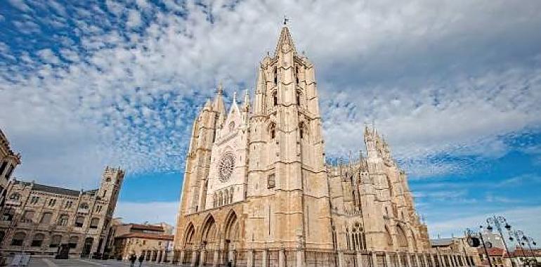León al otro lado de la Cordillera: cuatro días de tapas, vidrieras y otoño desde Oviedo desde 90 € por persona y noche