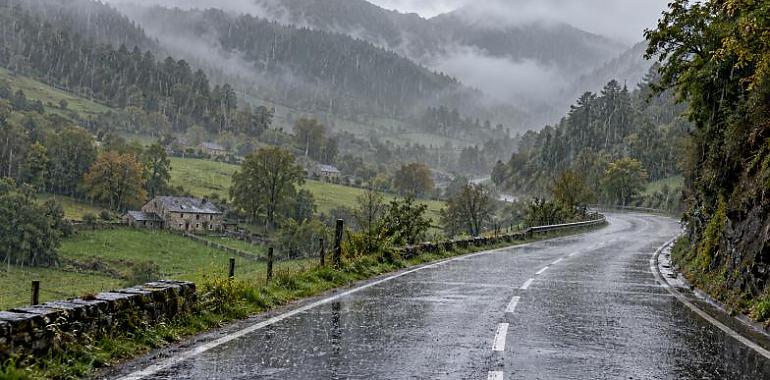 Treinta litros en una hora: el suroccidente asturiano entra en aviso naranja esta tarde