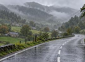Treinta litros en una hora: el suroccidente asturiano entra en aviso naranja esta tarde